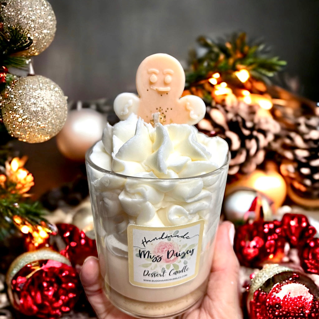 Luxury whipped wax candle with Muss Daizey parfum and gingerbread person