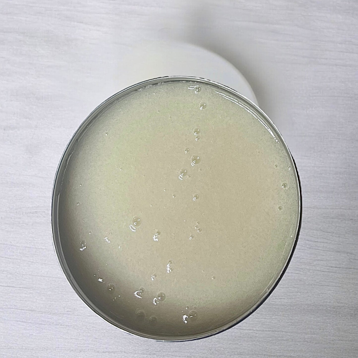 foaming body scrub in aluminium container
