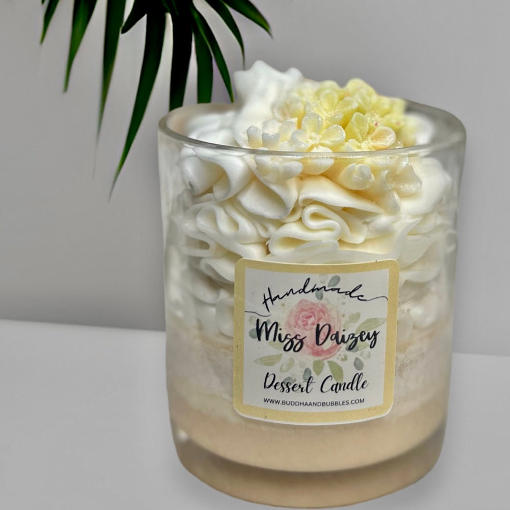 Luxury whipped wax candle with Miss Daizey parfum and flower 