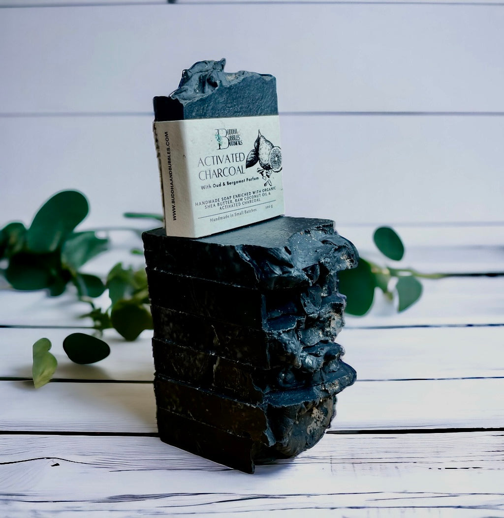 Soap bar exfoliating with activated charcoal, oud and bergamot parfum 