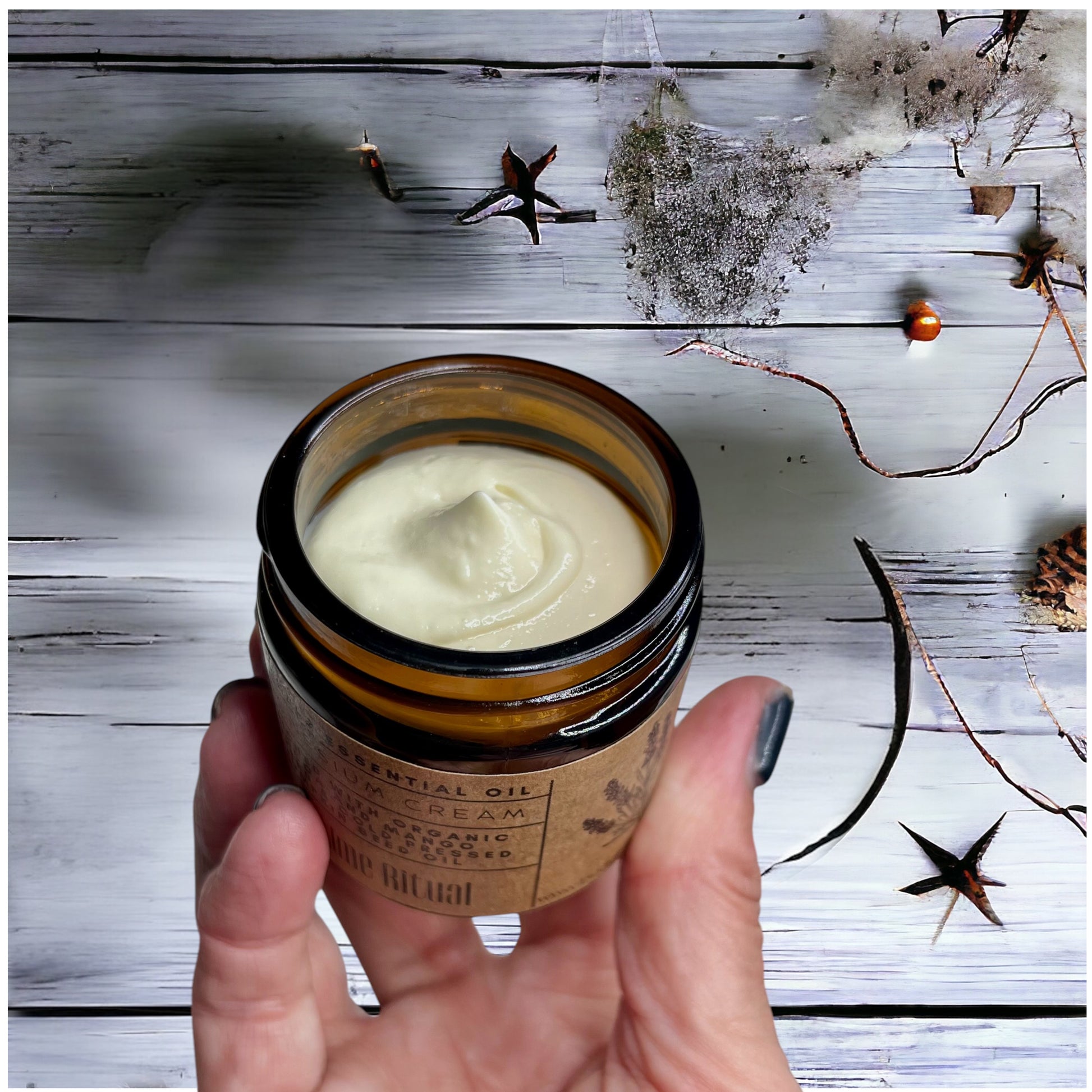 Magnesium cream with lavender essential oil, enriched with organic cocoa and mango butters, and cold-pressed pumpkin seed oil. Perfect for a calming nighttime ritual, this natural skincare product soothes, moisturises, and supports relaxation. Ideal for bedtime self-care routines. 