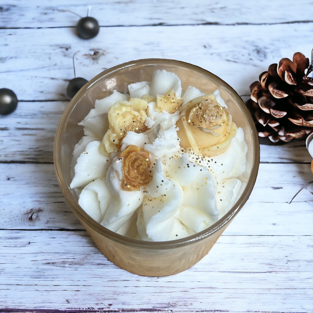 dessert candle uk with vanilla latte parfum flower and leaf wax melt embeds